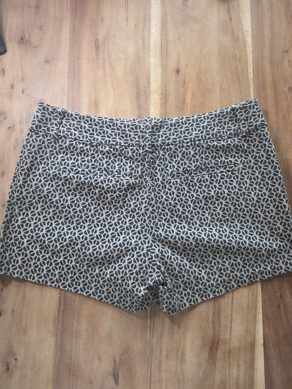 Banana Republic Black/Cream Patterned Ryan Fit Dress Shorts,quiet Luxury, Size 4 - Picture 9 of 16